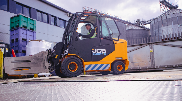Electric JCB forklift